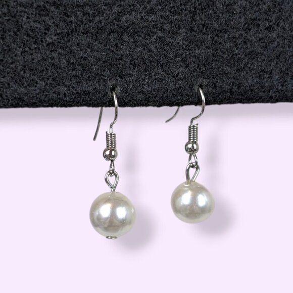 (2/$20) Dangling Faux Pearl Earrings - Picture 2 of 4